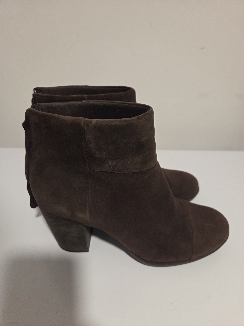 Clarks Dark Brown Suede Ankle Booties with Block Heel Boots Fall Autumn Cute - Picture 3 of 7